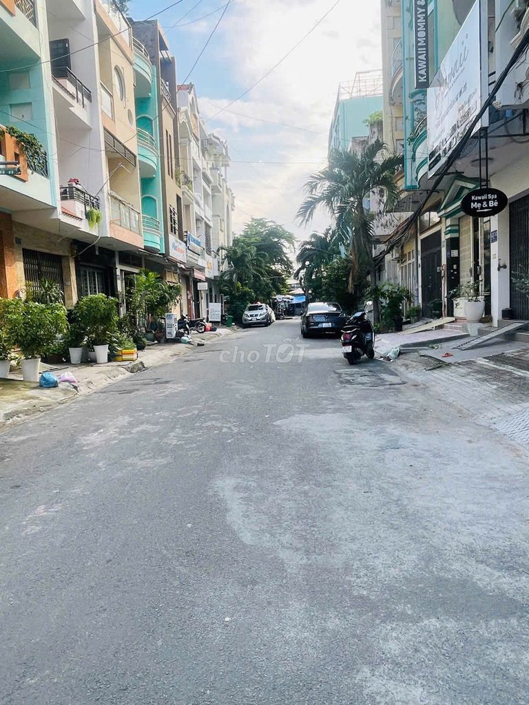 It's the owner who rents new houses 135/17 B Nguyễn Hữu Cảnh, 070 22, Bình Thạnh