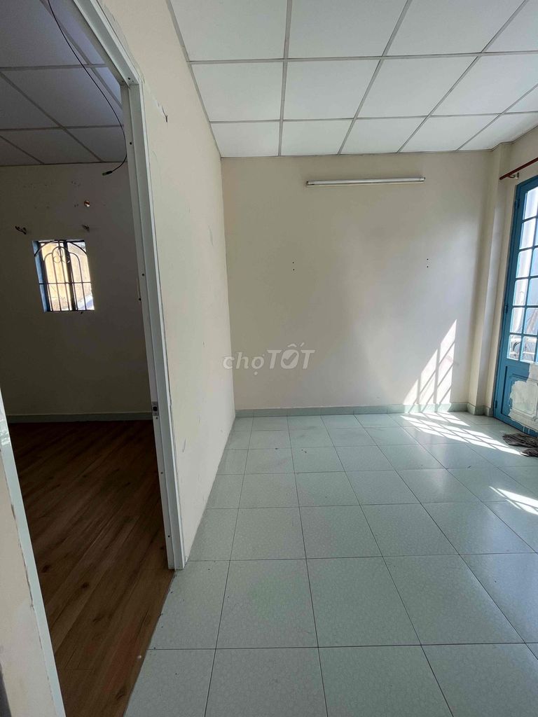 Rent the entire corn shop. Bình Thạnh 4th floored bedroom.