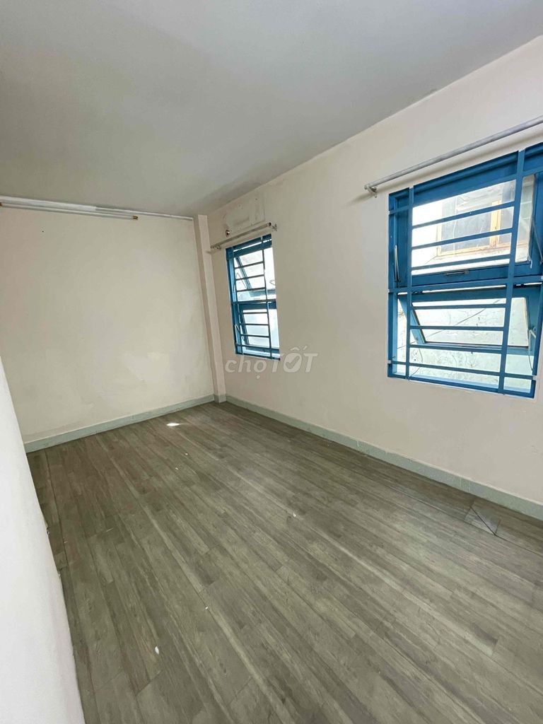 Rent the entire corn shop. Bình Thạnh 4th floored bedroom.