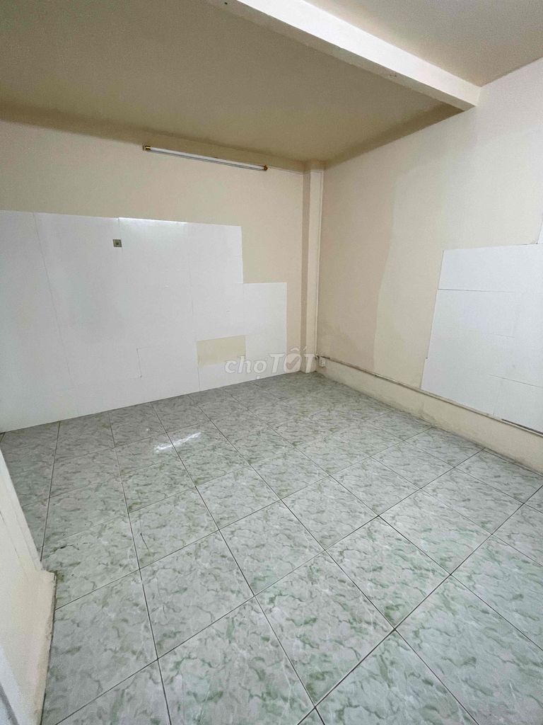 Rent the entire corn shop. Bình Thạnh 4th floored bedroom.