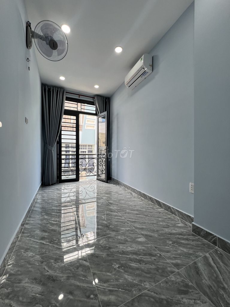 Rent a new original building-- 3th district-- a car alley-- 3 bedroom.
