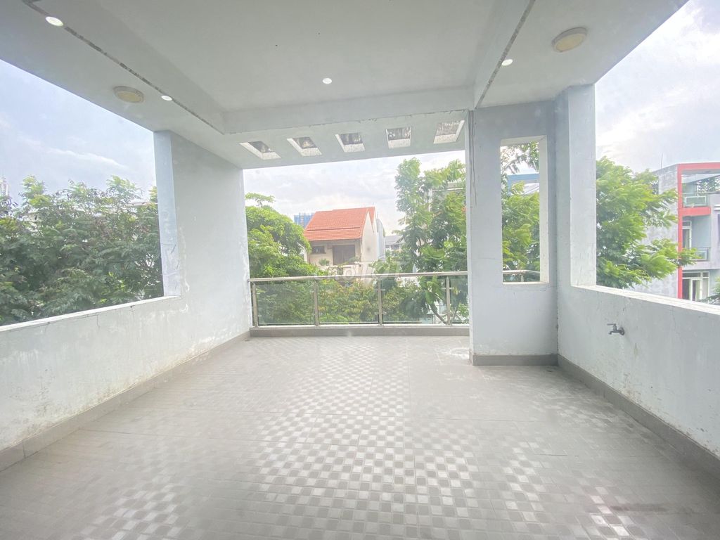 Rent the original house 100 M2 front C Cát Lái