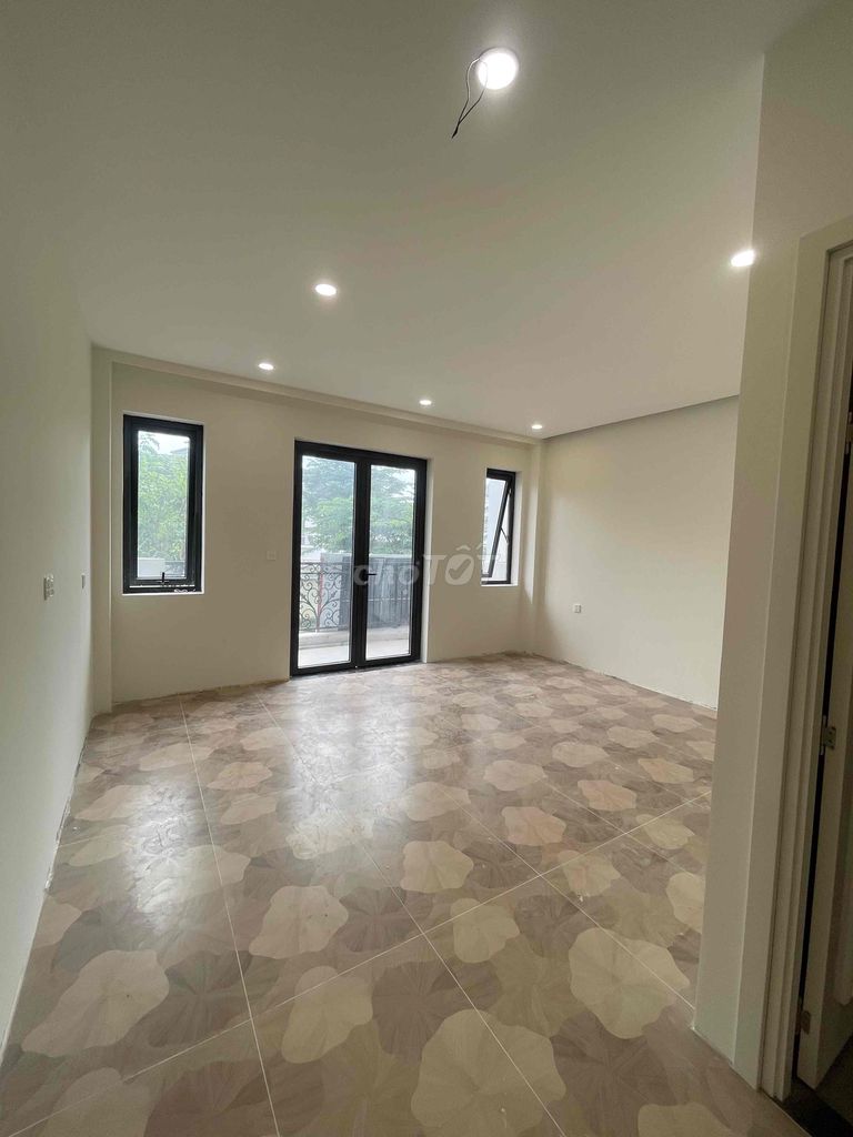 A single Villa Park villa rents 40 million a month of beautiful furniture.