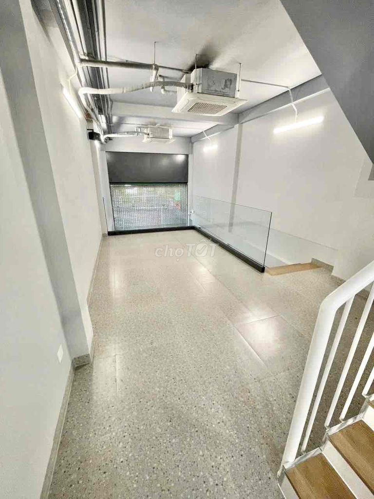 Five-story cash house, 4 x 20 meters, elevator, Nguyễn Gia Trí, 204, Bình Thạnh