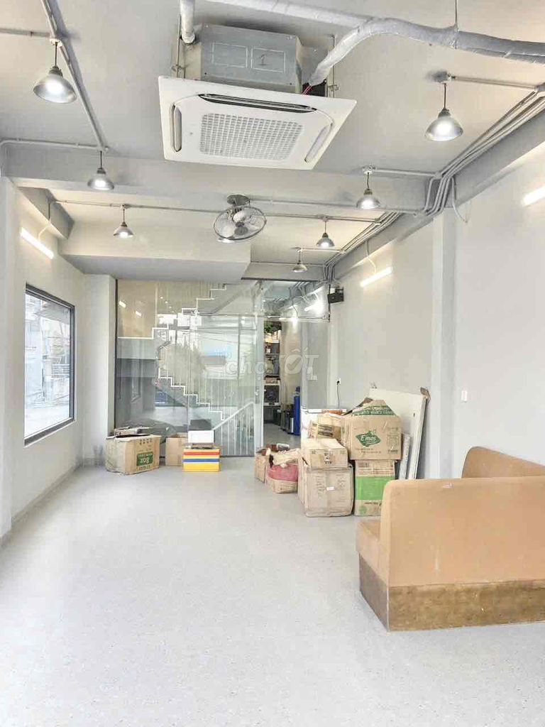 Five-story cash house, 4 x 20 meters, elevator, Nguyễn Gia Trí, 204, Bình Thạnh