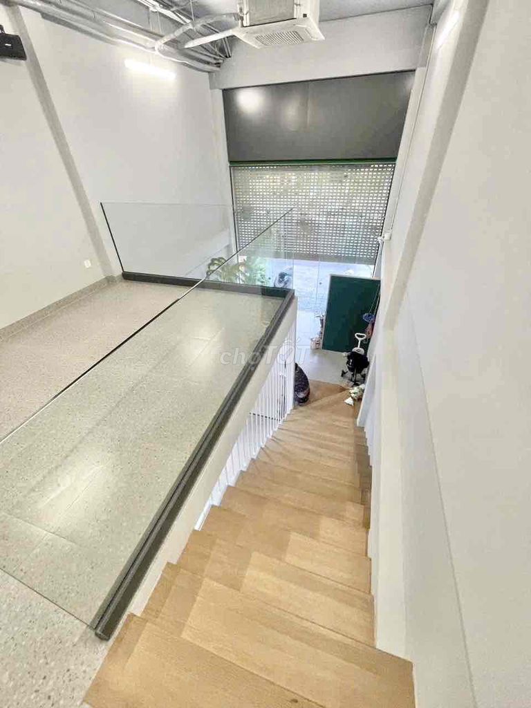 Five-story cash house, 4 x 20 meters, elevator, Nguyễn Gia Trí, 204, Bình Thạnh