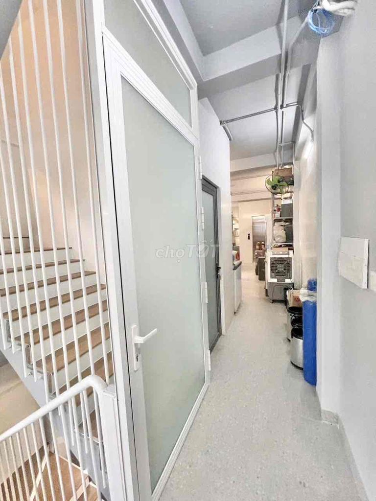 Five-story cash house, 4 x 20 meters, elevator, Nguyễn Gia Trí, 204, Bình Thạnh