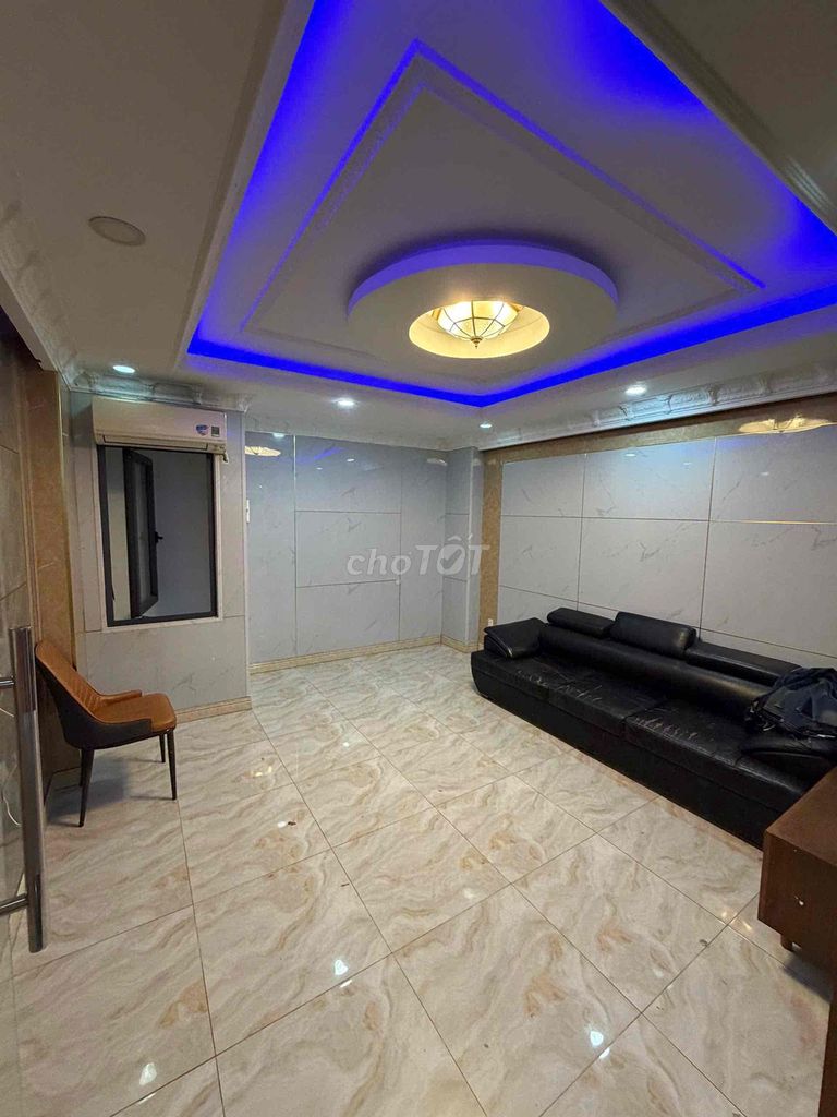 Renting the entire Hà Huy Giáp street, District 12.