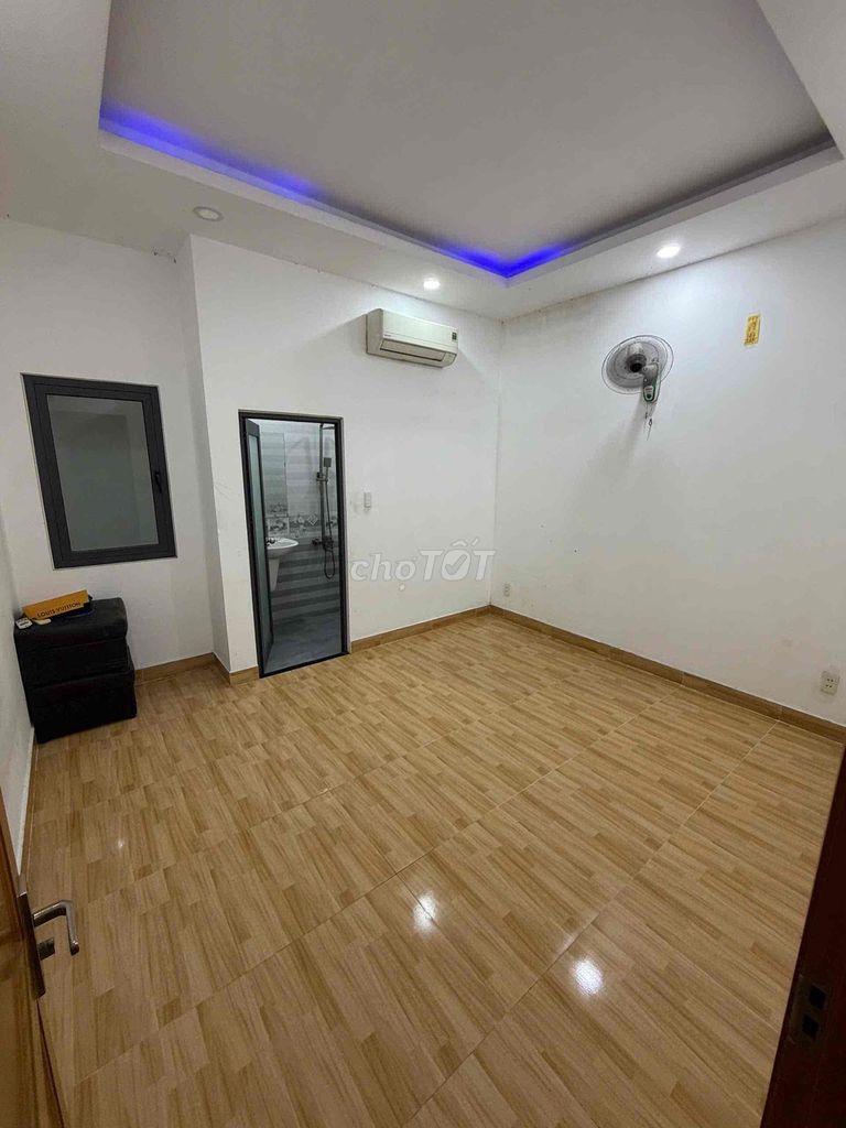 Renting the entire Hà Huy Giáp street, District 12.