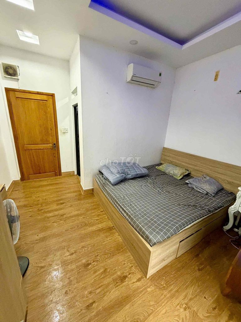 Renting the entire Hà Huy Giáp street, District 12.