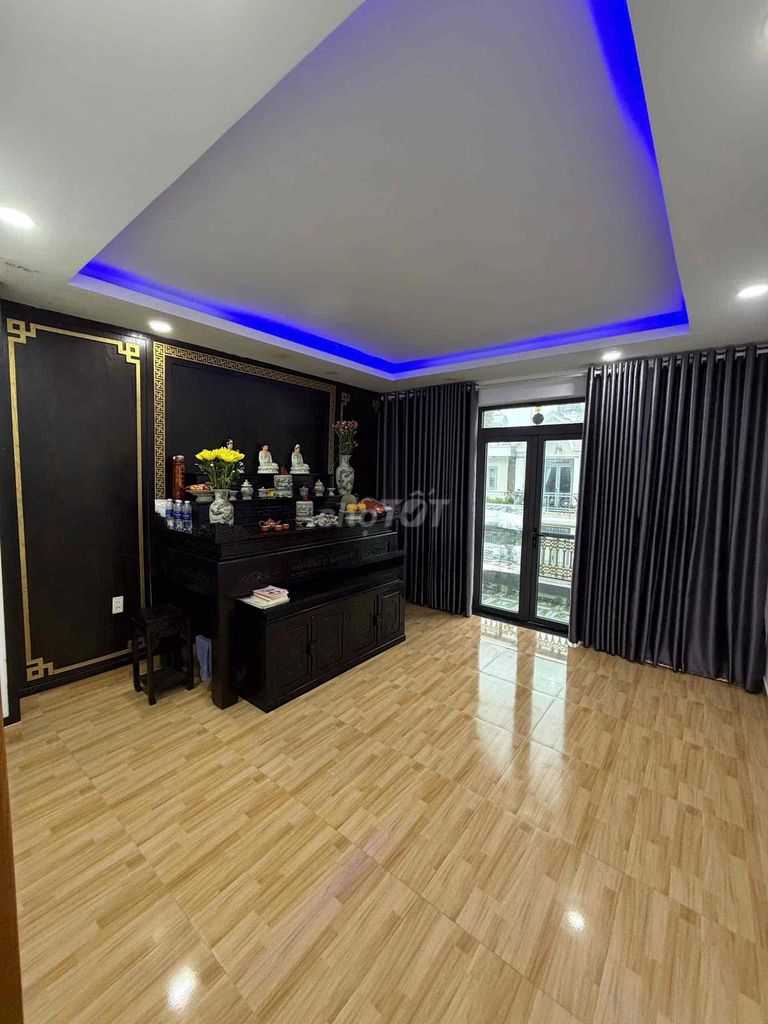 Renting the entire Hà Huy Giáp street, District 12.