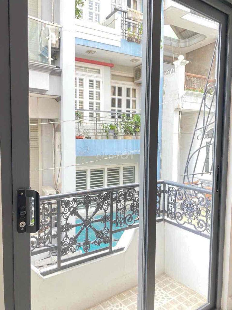 Rent the entire alleyway of the car parked at the imperial gate, Abson 17,