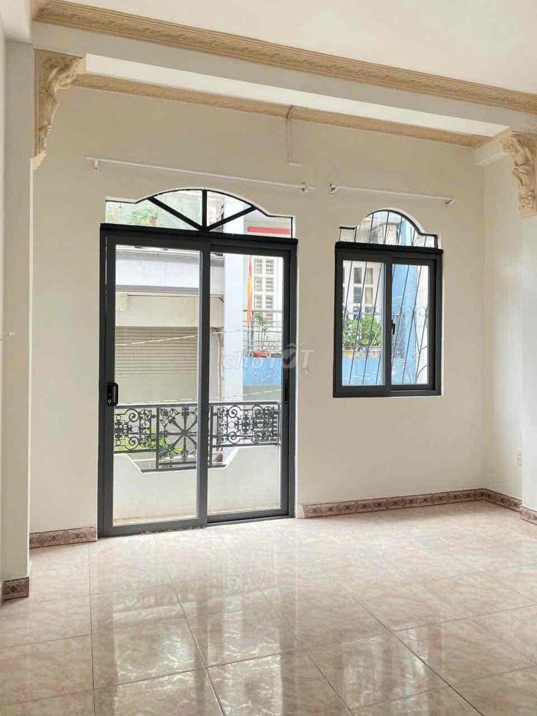 Rent the entire alleyway of the car parked at the imperial gate, Abson 17,