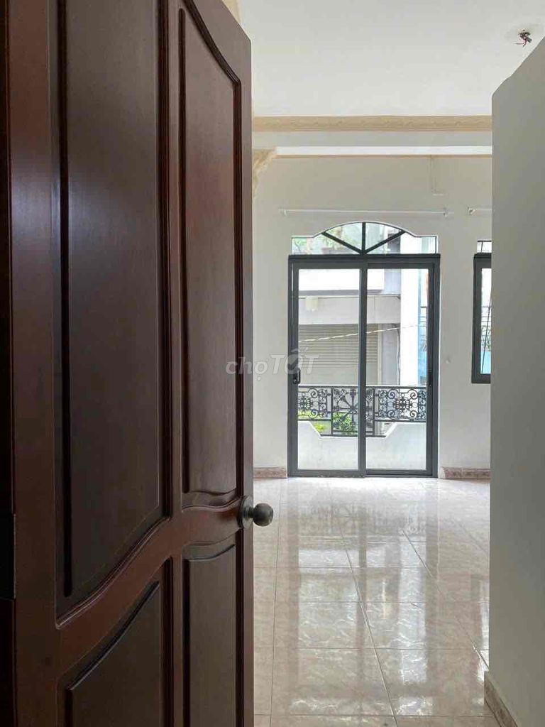 Rent the entire alleyway of the car parked at the imperial gate, Abson 17,