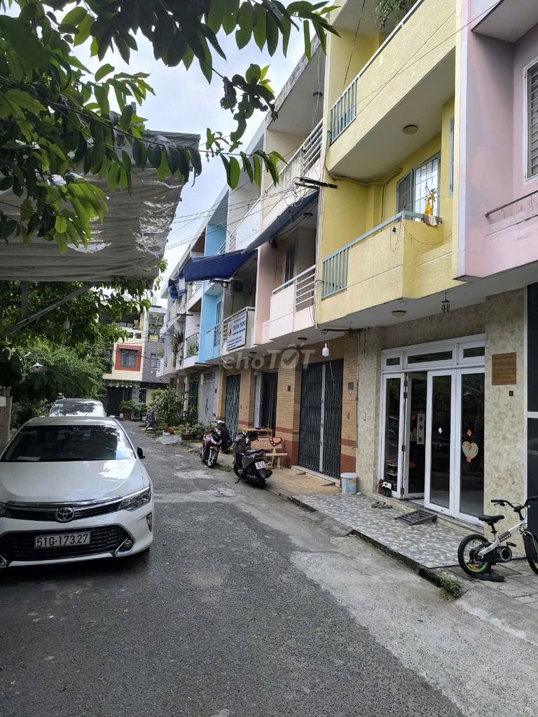 Rent a comfortable service apartment for sv or young couples