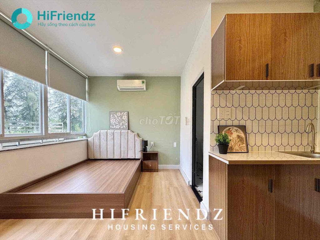 mini 25 M2 windows full interior near his bridge