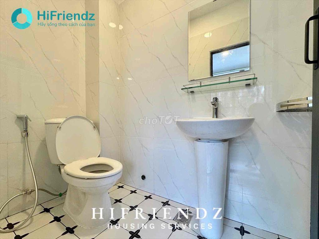 mini 25 M2 windows full interior near his bridge