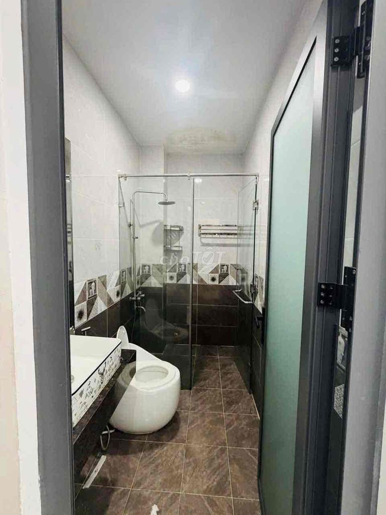Ice-cold 15th floor, 4th floor bedroom, four toilets. Car lanes. Ready air conditioning.