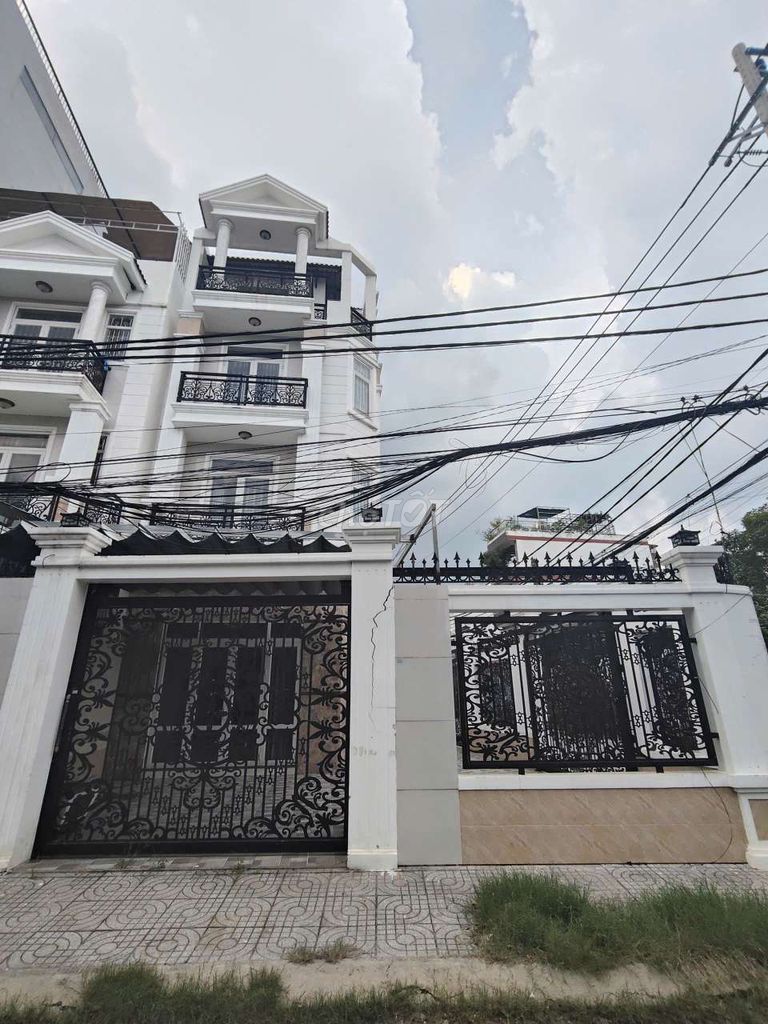 Rent the villa. Two-sided. Near the stop of the peace. Two-by-two-way field.
