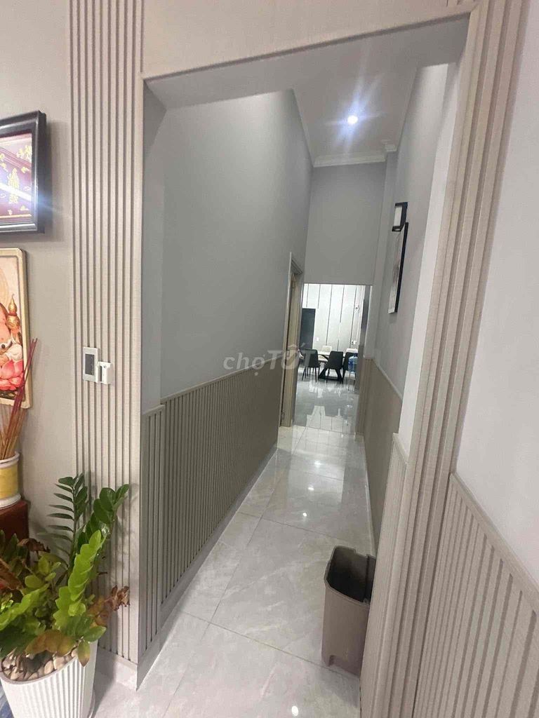 Hồ Bá Phấn Street near Wu. Two bedrooms. A brand new toilet.