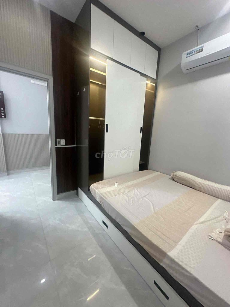 Hồ Bá Phấn Street near Wu. Two bedrooms. A brand new toilet.