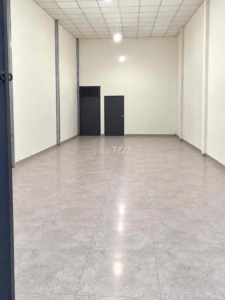 Rent the entire Âu Cơ street-- 100 M2-- the auto alley-- the newly painted house.