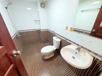 Intra-painted new car parked door 4 x18 M M M M 01 4 bedroom 3 toilets