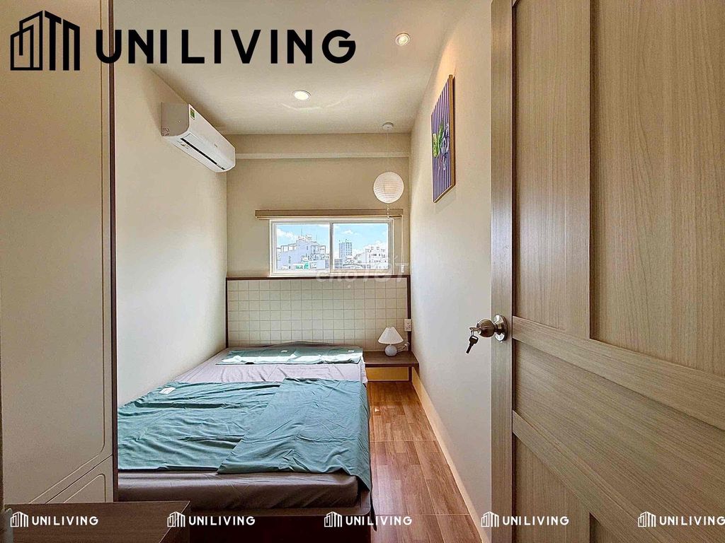 It's the owner who rents a two-size furniture room through the third district.