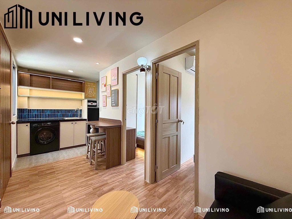 It's the owner who rents a two-size furniture room through the third district.