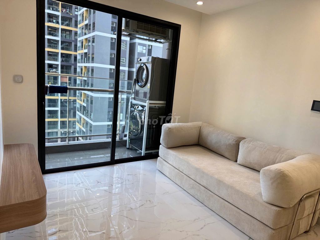 One bedroom plus beverly solari view directly pool - full interior - only 8 million a month