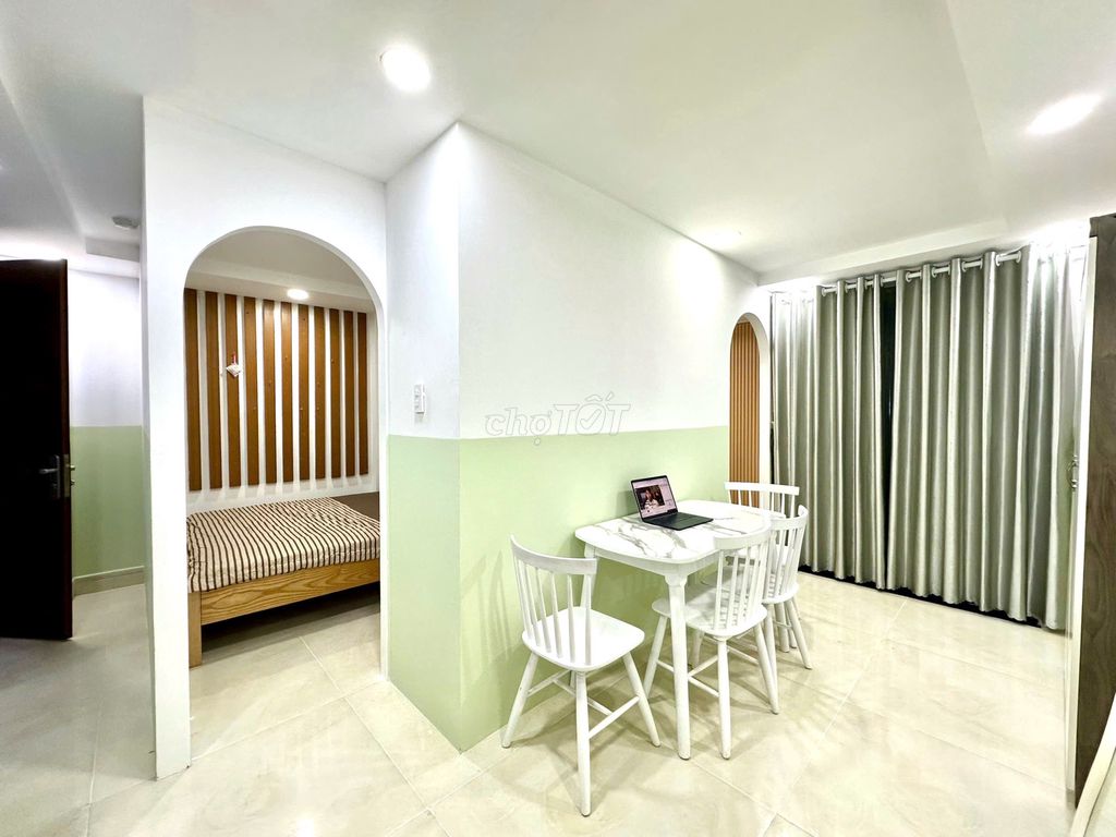 The owner quickly rented two bedrooms near the rich stadium.