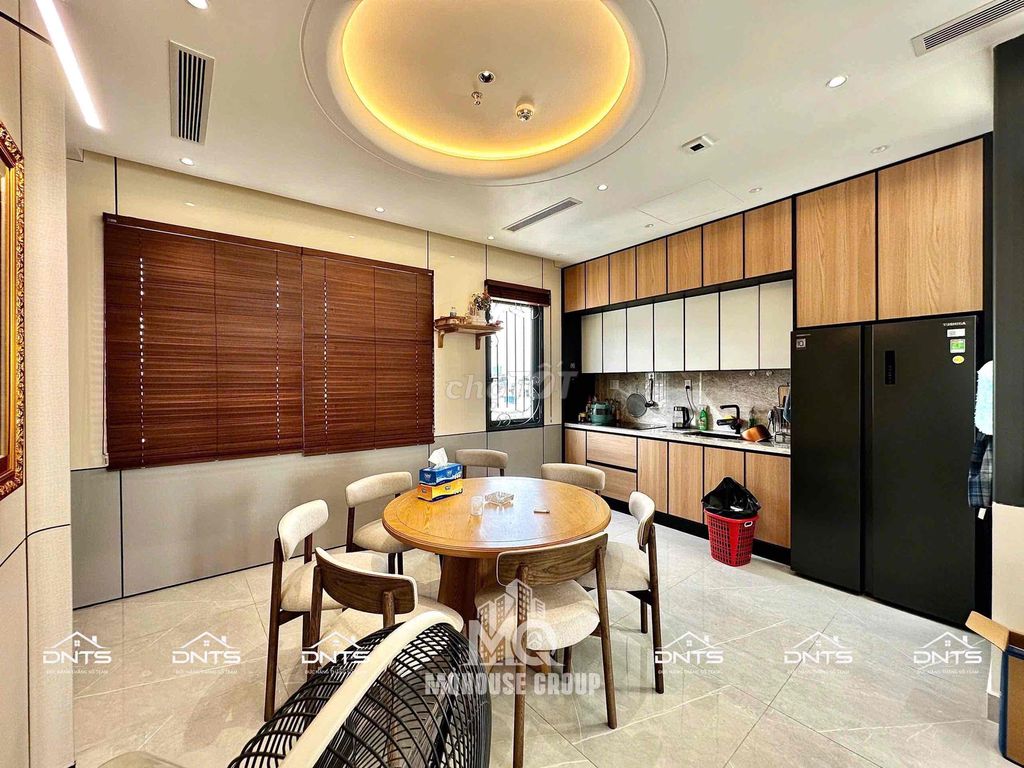 Rent the Guardian of one of the Full Seven Bedrooms, Tân Kiểng Royal Service.