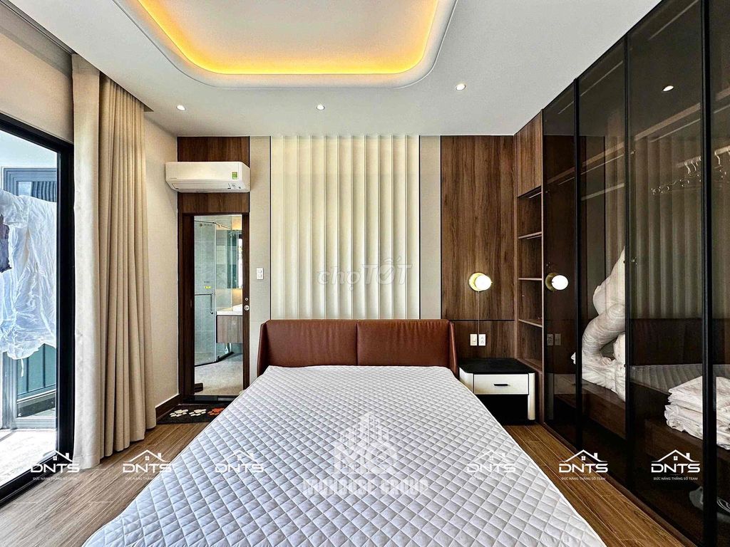 Rent the Guardian of one of the Full Seven Bedrooms, Tân Kiểng Royal Service.