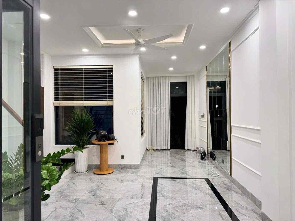 Rent the entire interior for 37 million a month