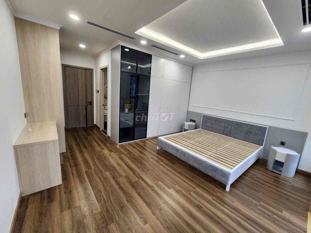 Rent the entire interior for 37 million a month