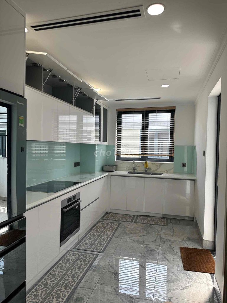 Rent the entire interior for 37 million a month