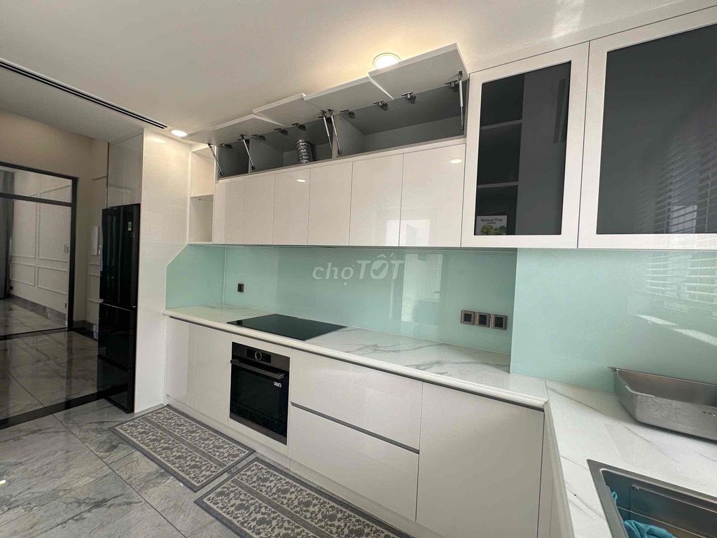 Rent the entire interior for 37 million a month
