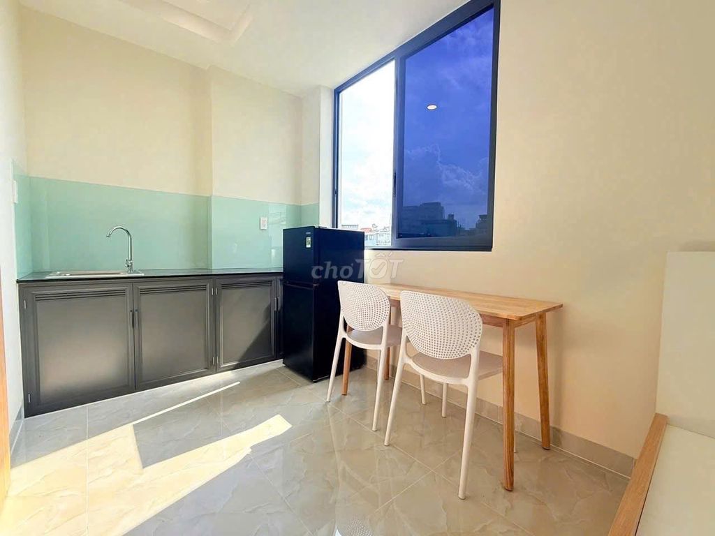 Nice room, Nguyễn Oanh.