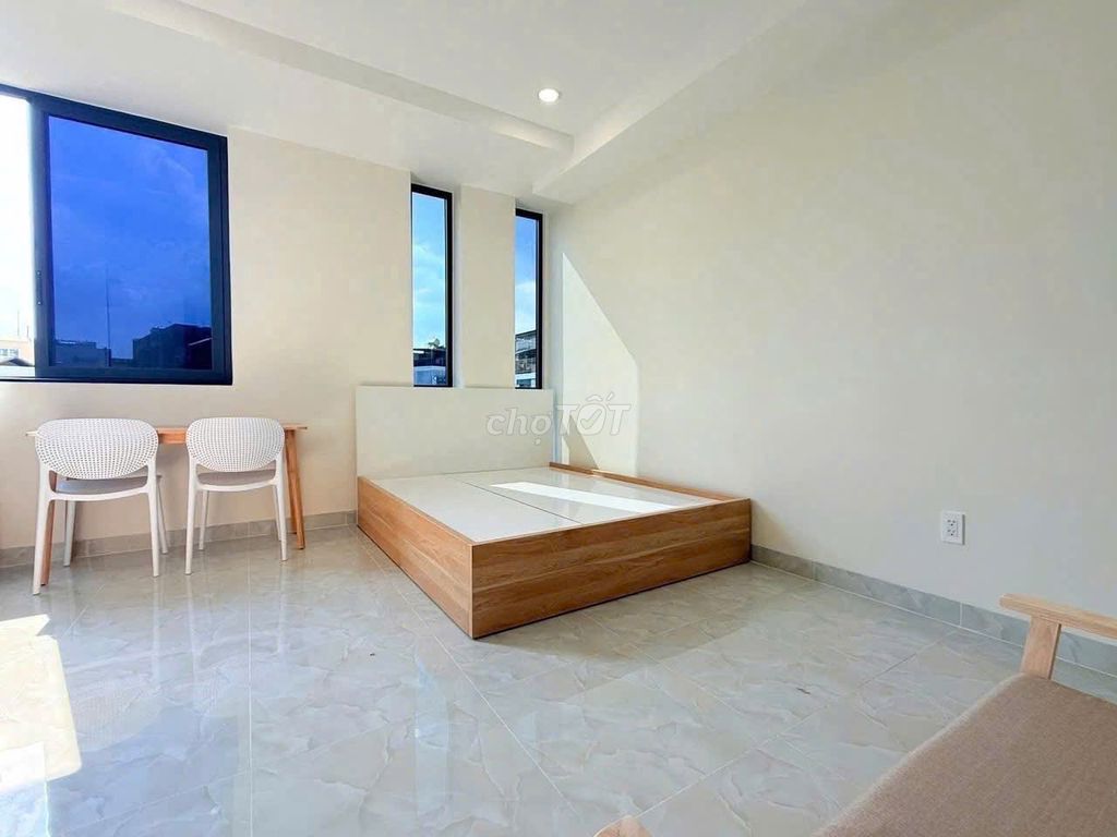 Nice room, Nguyễn Oanh.