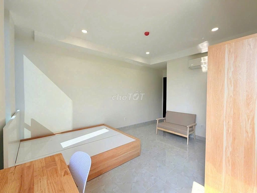 Nice room, Nguyễn Oanh.