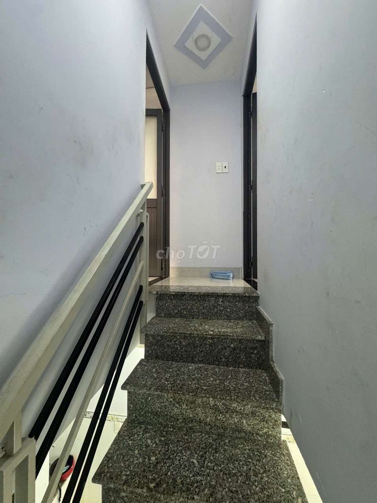 Rent the Nc 862 Lê Đức Thọ. 1 st. 1st floor.