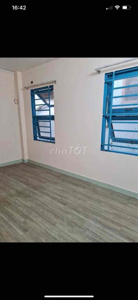 Rent an entire Nguyễn Hữu Cảnh County street.