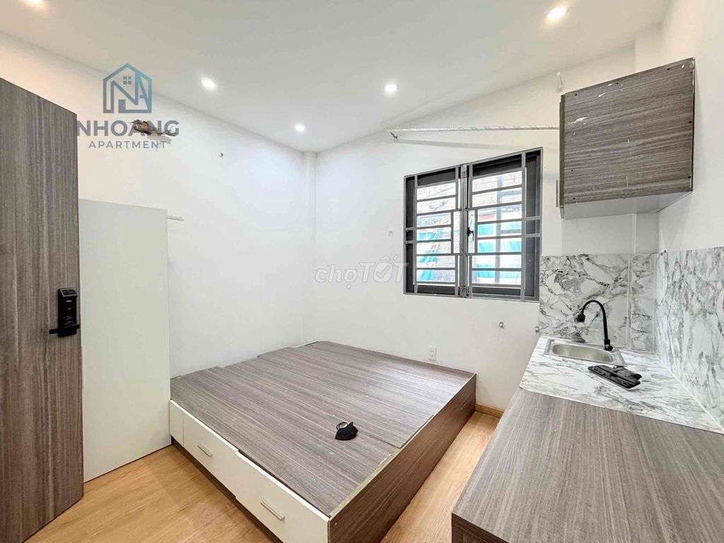 Hire Studio Mini Full interior <i>God's Window</i> <i>Right on the University of vlu District 1