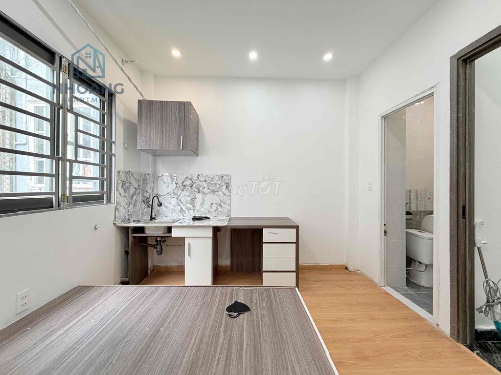 Hire Studio Mini Full interior <i>God's Window</i> <i>Right on the University of vlu District 1