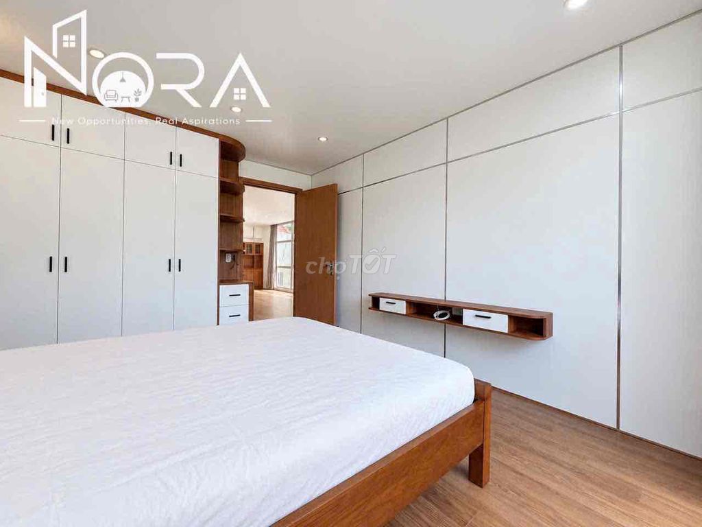 The apartment is a two-room super-beautiful-in-the-art park.