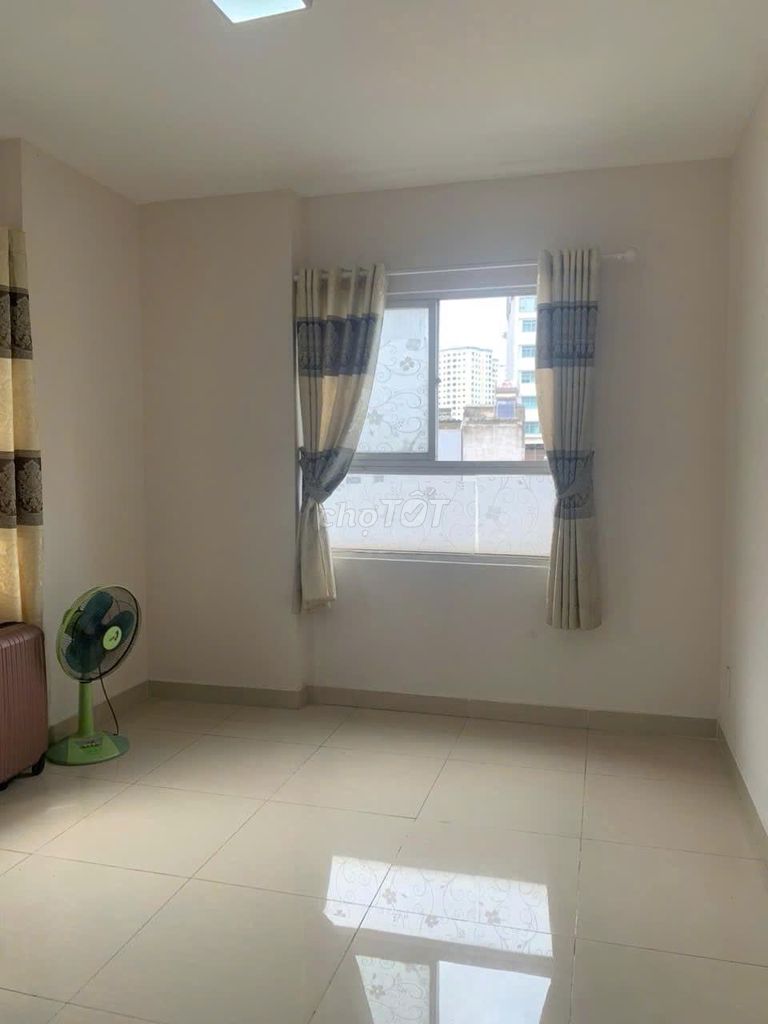 Rent the riverside 90, Nguyễn Hữu Cảnh.