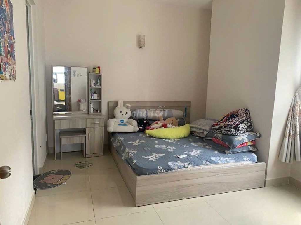 Rent the riverside 90, Nguyễn Hữu Cảnh.