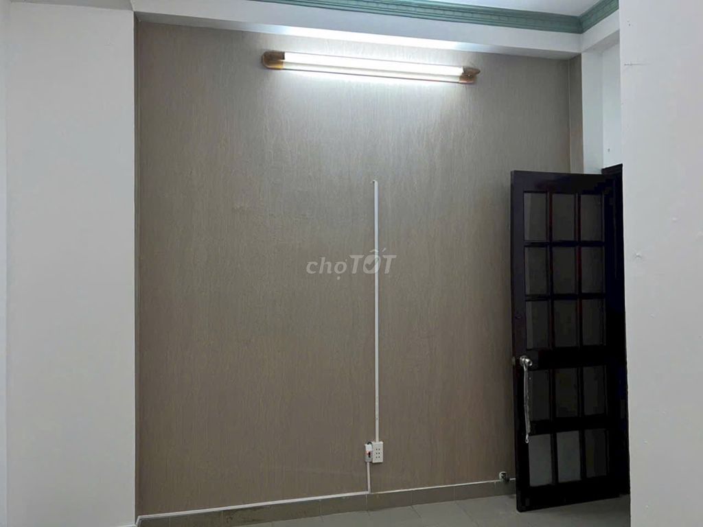 Rent the district room 10 blocks north of the flagboard