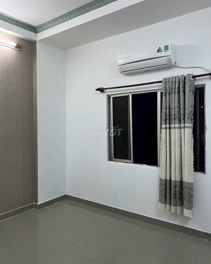 Rent the district room 10 blocks north of the flagboard