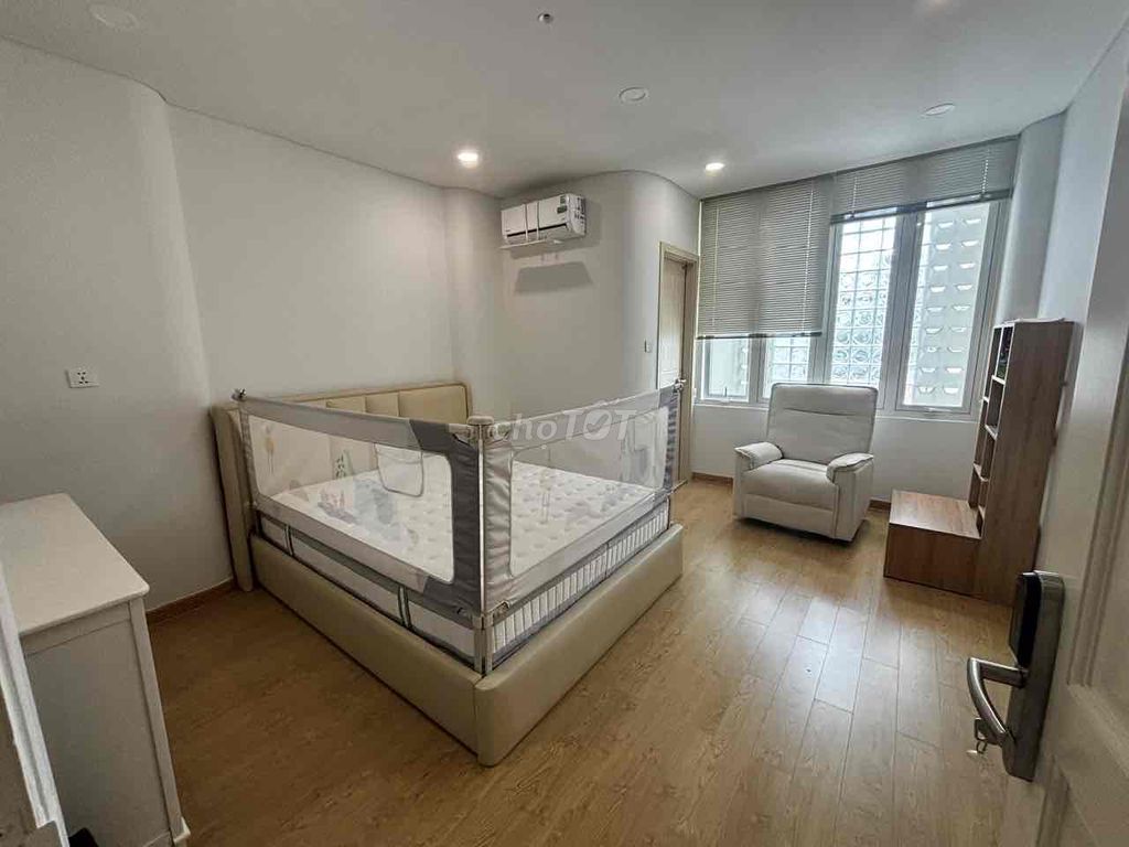 Rent room at New America Market.
